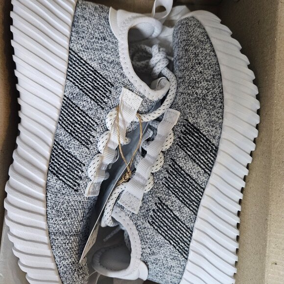 New Adidas Kaptir Flow size 6 womens grey silver - Picture 4 of 10